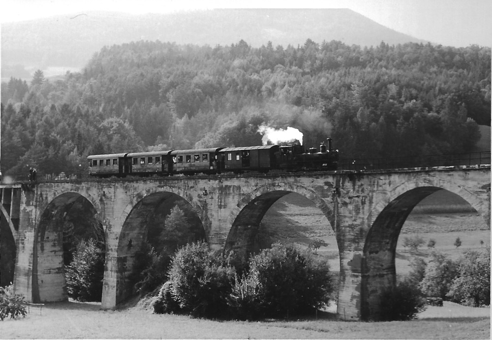 Wiez to Ratten approaching the viaduct.