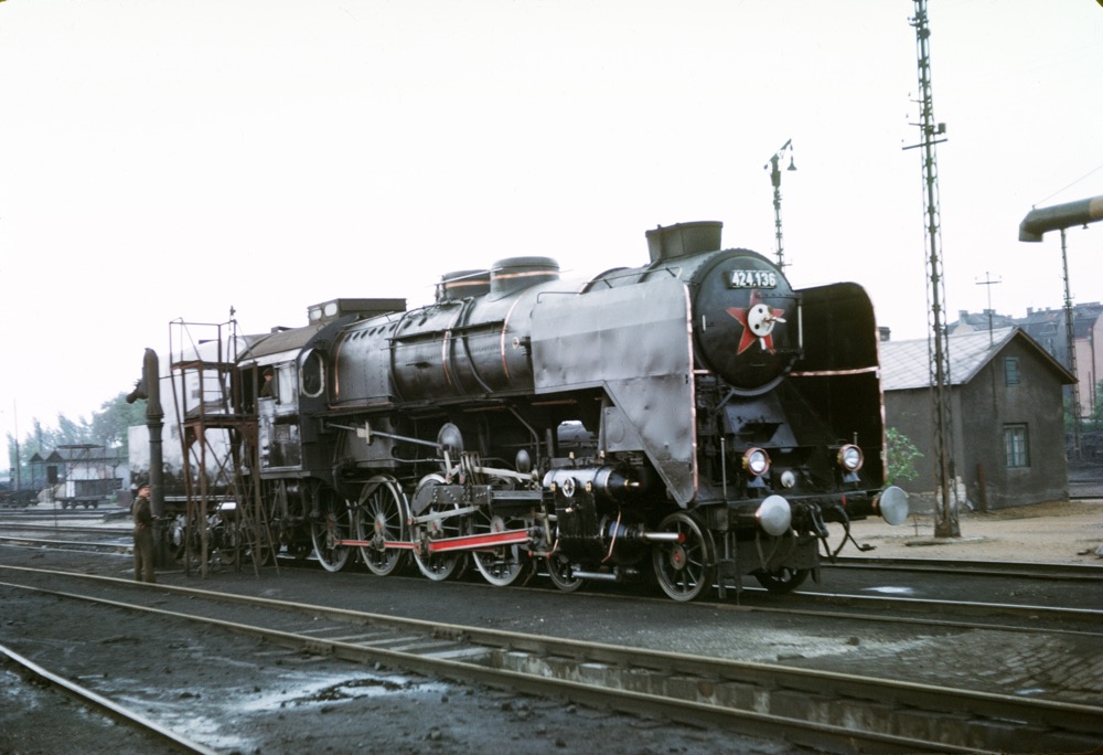 MAV 424.136 at Miscolc taking water.