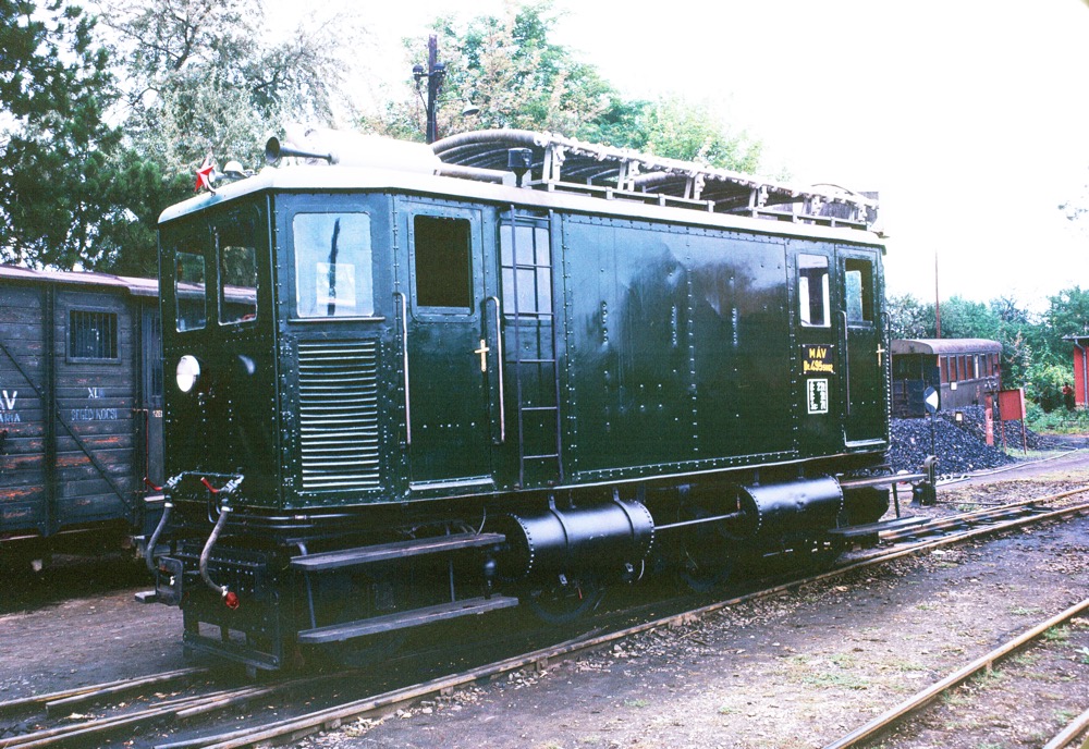 MAV narrow gauge diesel electric BoBo.