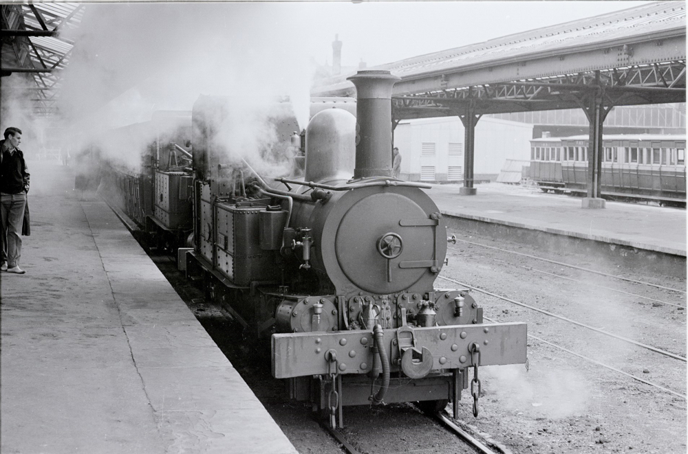 Awaiting the right of way at Douglas