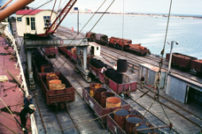 Ajana loading ilmenite in Bunbury.jpg