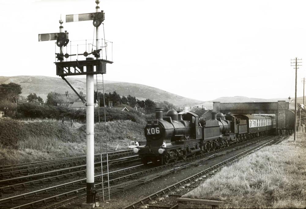 TRPS AGM Special draws into Towyn.