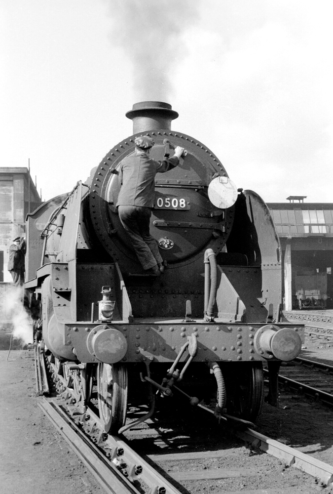 S15 30508 tightening the smokebox