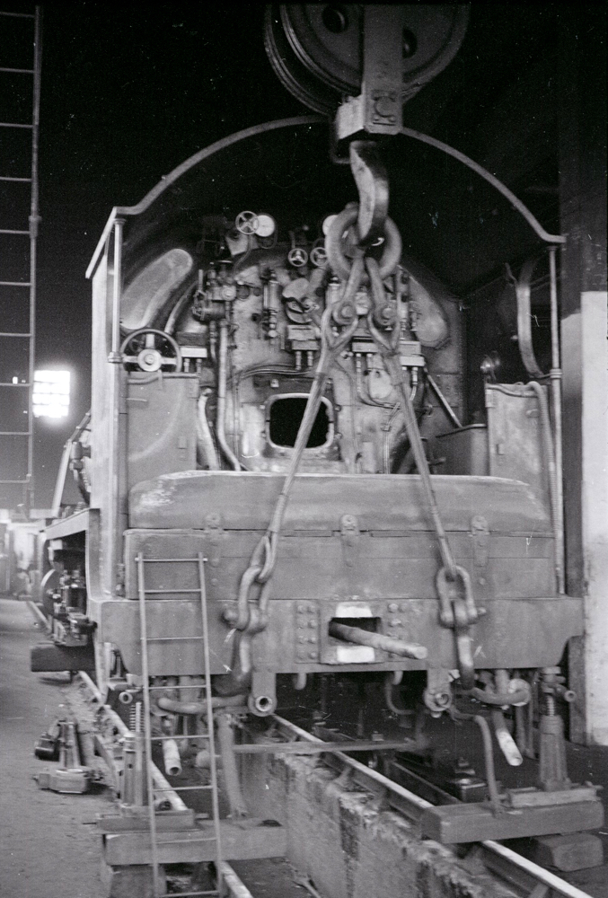 S15 being lifted to extract the wheel set