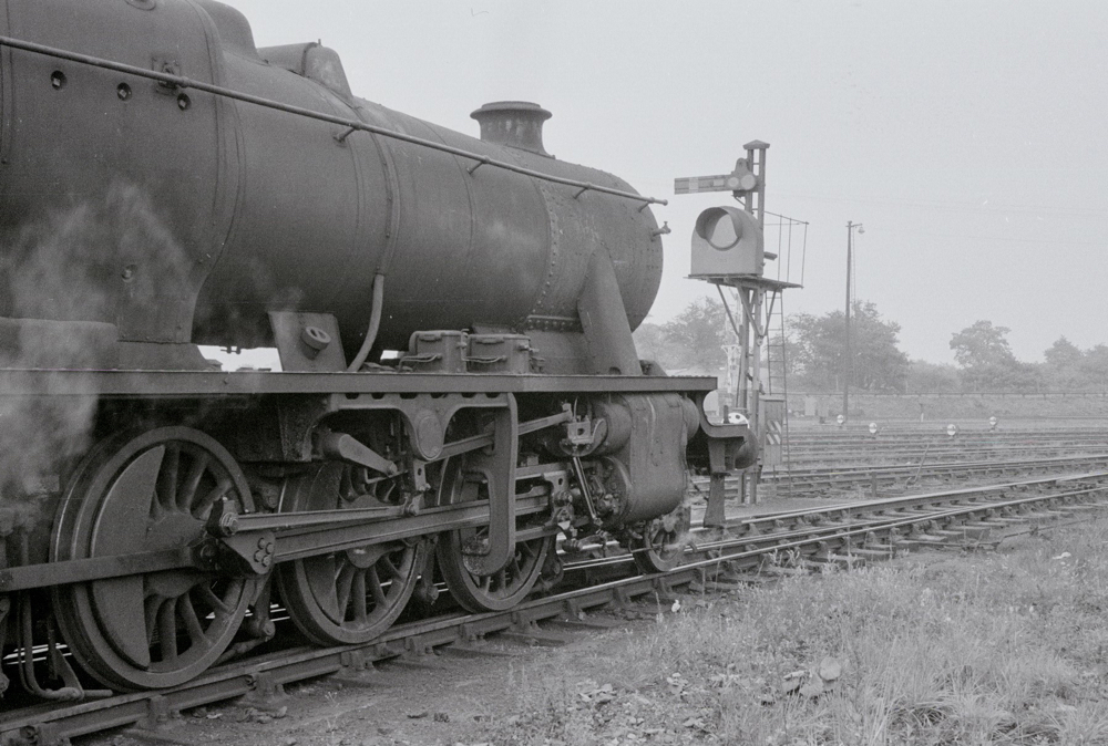 8F leaving Feltham