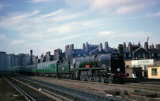 WC Wimple 34025 nears Vauxhall